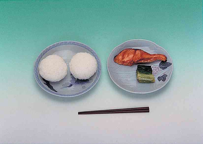 明治２２年、山形県の私立忠愛小学校で提供された食事。学校給食の始まりとされています。